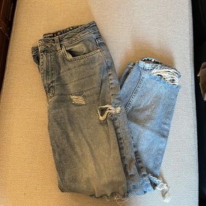 MISSGUIDED PETITE DISTRESSED JEANS